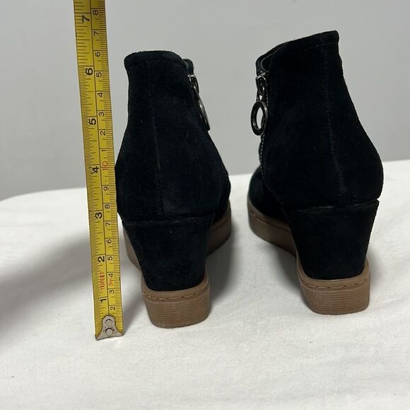 Sofft || AQUA Sofft  Water Resistant Wedge Ankle Bootie
In Black size 6.5 - Picture 5 of 9